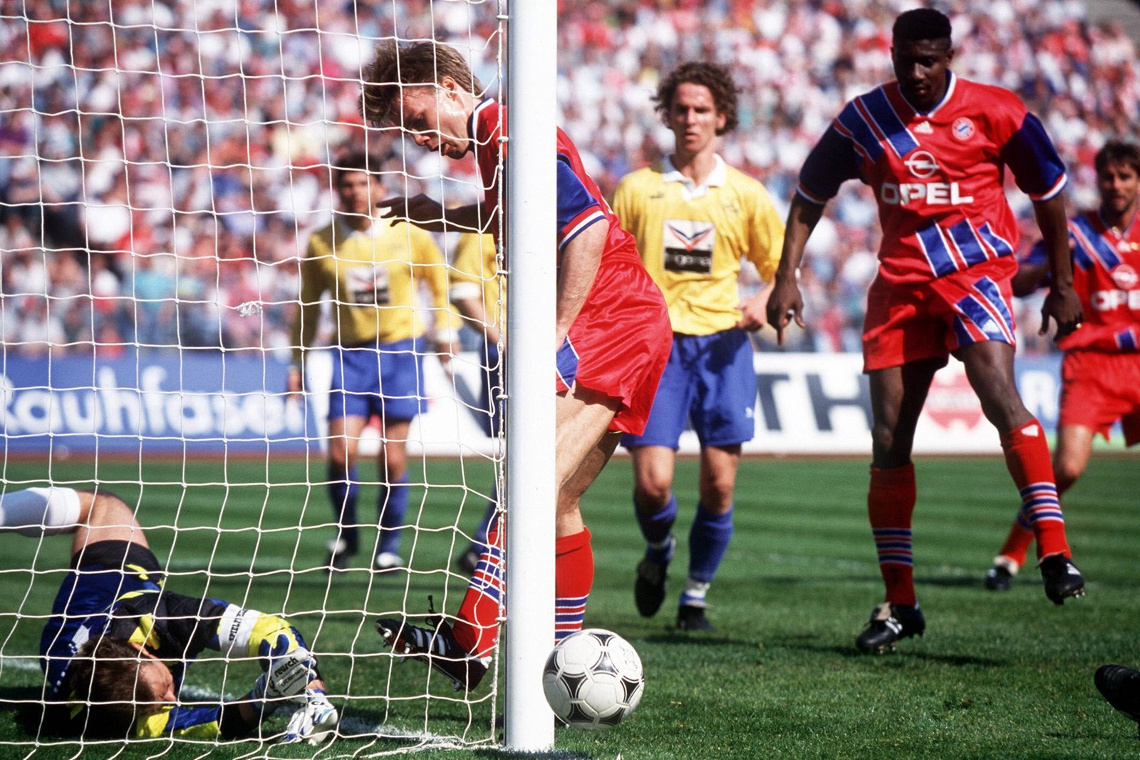 Thomas Helmer's Phantom Goal of 23.04.1994